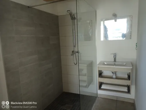 En cours de Réalisation une salle de douche complète, Bollène, S.E.B. Sanitaire Electricité du Bâtiment