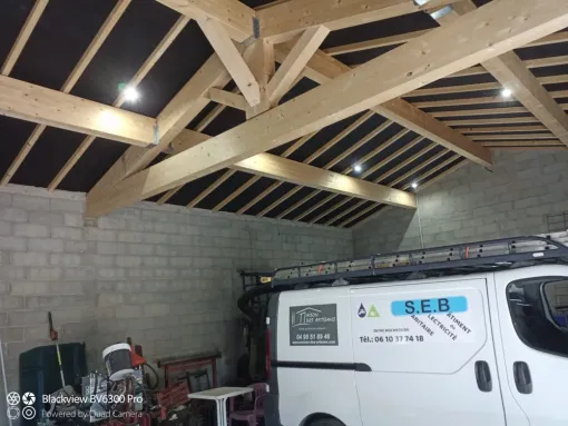 Rénovation luminaire d'un hangar et aménagement d'un studio sur Uchaux, Bollène, S.E.B. Sanitaire Electricité du Bâtiment