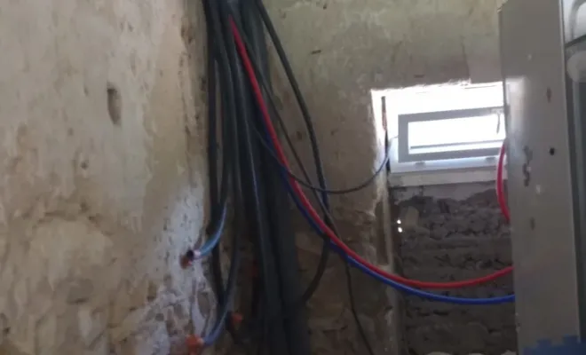 En cours de rénovation électrique et plomberie corps de ferme sur Bollène, Bollène, S.E.B. Sanitaire Electricité du Bâtiment